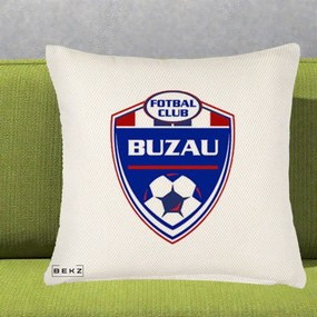 Perna Personalizata FC Buzau Fotbal, 40x40 cm, Crem Reliefat, Husa Detasabila, Perna Inclusa, BEKZ®