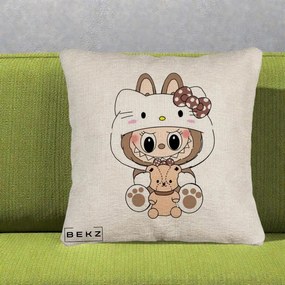 Perna Personalizata Labubu x Hello Kitty Maro-Vintage, 40x40 cm, Bej Canapea, Husa Detasabila, Perna Inclusa, BEKZ®