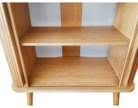 Comodă în culoare naturală înaltă cu aspect de lemn de stejar cu ușă glisantă 83x95 cm Rove – Woodman