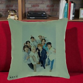 Perna Personalizata K-pop Stray Kids Foto Grup Alb cu 8 Membrii de Sus, 40x40 cm, Verde, Husa Detasabila, Perna Inclusa, BEKZ®