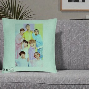Perna Personalizata K-pop BTS Foto Grup Pastel Colorat cu 7 Membrii, 40x40 cm, Verde Menta, Husa Detasabila, Perna Inclusa, BEKZ®