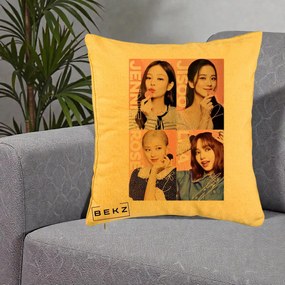 Perna Personalizata K-pop BLACKPINK Colaj 4 Portrete cu Semnature, 40x40 cm, Galben, Husa Detasabila, Perna Inclusa, BEKZ®