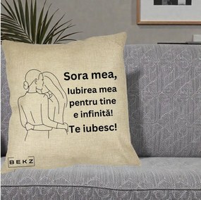 Cadou pentru Sora - Perna Personalizata Sora Mea Te Iubesc Imbratisare din Spate Line Art, 40x40 cm, Crem, Husa Detasabila, Perna Inclusa, BEKZ®