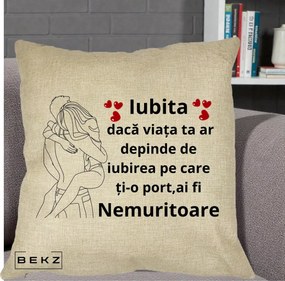 Cadou pentru Iubita - Perna Personalizata Iubita Nemuritoare cu Cuplu Line-Art si Inimi Rosii, 40x40 cm, Crem, Husa Detasabila, Perna Inclusa, BEKZ®