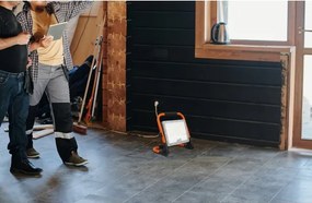 Proiector LED cu stativ, 100W, 230V, 4500K, IP65, portocaliu