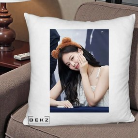 Perna Personalizata K-pop BLACKPINK Jennie Cute cu Diadema Ursulet, 40x40 cm, Alb Pufos, Husa Detasabila, Perna Inclusa, BEKZ®