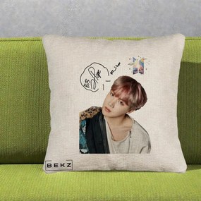 Perna Personalizata K-pop BTS J-Hope Par Roz Autograf, 40x40 cm, Bej Canapea, Husa Detasabila, Perna Inclusa, BEKZ®