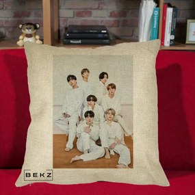Perna Personalizata K-pop BTS Foto Grup All-White Elegant, 40x40 cm, Crem, Husa Detasabila, Perna Inclusa, BEKZ®