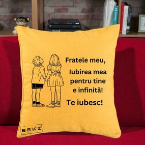 Cadou pentru Frate - Perna Personalizata Fratele Meu Te Iubesc Copii Tinand Maini Line Art, 40x40 cm, Galben, Husa Detasabila, Perna Inclusa, BEKZ®