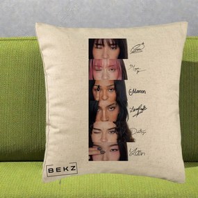 Perna Personalizata K-pop KATSEYE Semnaturi fara Foto, 40x40 cm, Bej, Husa Detasabila, Perna Inclusa, BEKZ®