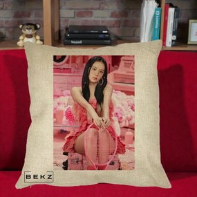 Perna Personalizata K-pop BLACKPINK Jisoo Pink Room, 40x40 cm, Crem, Husa Detasabila, Perna Inclusa, BEKZ®