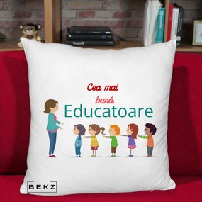 Cadou pentru Educatoare - Perna Personalizata Cea mai Buna Educatoare cu Ilustratie Copii si Educatoare, 40x40 cm, Alb Pufos, Husa Detasabila, Perna Inclusa, BEKZ®