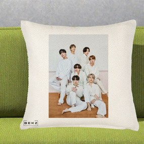 Perna Personalizata K-pop BTS Foto Grup All-White Elegant, 40x40 cm, Crem Reliefat, Husa Detasabila, Perna Inclusa, BEKZ®