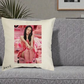 Perna Personalizata K-pop BLACKPINK Jisoo Pink Room, 40x40 cm, Ecru, Husa Detasabila, Perna Inclusa, BEKZ®