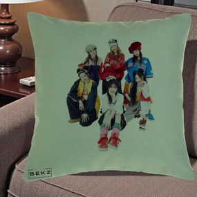 Perna Personalizata Grup K-pop Fete Streetwear Foto, 40x40 cm, Verde, Husa Detasabila, Perna Inclusa, BEKZ®