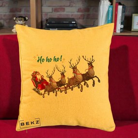 Perna Decorativa Ho Ho Ho Mos Craciun cu Sanie si Reni, 40x40 cm, Galben, Husa Detasabila, Perna Inclusa, BEKZ®