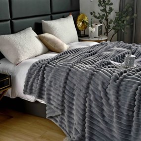 Patura Cocolino pufoasa cu dungi 200 x 230 cm, gri inchis
