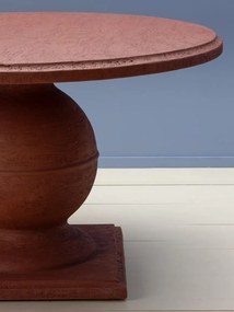 Masă de dining rotundă din teracotă, cu picior central sculptat, roșu cărămiziu, finisaj mat cu textură granulată, 117×72 cm, „Locanda"
