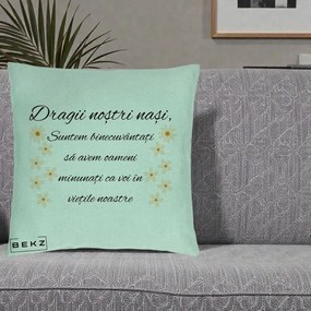 Cadou pentru Nasi - Perna Personalizata Dragii Nostri Nasi Suntem Binecuvantati cu Floricele, 40x40 cm, Verde Menta, Husa Detasabila, Perna Inclusa, BEKZ®