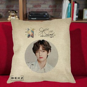 Perna Personalizata K-pop BTS V Taehyung Portret Cerc Autograf, 40x40 cm, Crem, Husa Detasabila, Perna Inclusa, BEKZ®