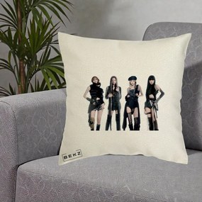 Perna Personalizata K-pop BLACKPINK Tinute Negre Elegante Grup, 40x40 cm, Ecru, Husa Detasabila, Perna Inclusa, BEKZ®