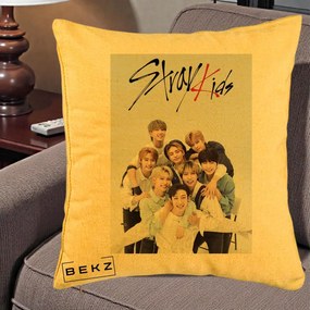 Perna Personalizata K-pop Stray Kids cu Foto Grup Alb-Albastru, 40x40 cm, Galben, Husa Detasabila, Perna Inclusa, BEKZ®