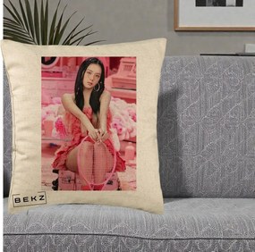 Perna Personalizata K-pop BLACKPINK Jisoo Pink Room, 40x40 cm, Bej, Husa Detasabila, Perna Inclusa, BEKZ®