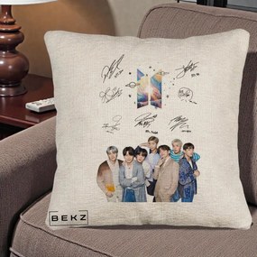Perna Personalizata K-pop BTS Autografe Toti Membrii Fotografie, 40x40 cm, Bej Canapea, Husa Detasabila, Perna Inclusa, BEKZ®