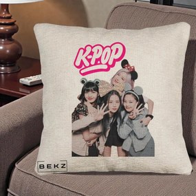 Perna Personalizata BLACKPINK K-Pop Grup Pozitii Amuzante, 40x40 cm, Bej Canapea, Husa Detasabila, Perna Inclusa, BEKZ®