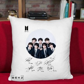 Perna Personalizata K-pop BTS Fotografie Grup Costum Negru si Autografe Cerc, 40x40 cm, Alb Pufos, Husa Detasabila, Perna Inclusa, BEKZ®