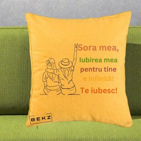 Cadou pentru Sora - Perna Personalizata Sora Mea Te Iubesc Doua Fete cu Palarie si Umbrela, 40x40 cm, Galben, Husa Detasabila, Perna Inclusa, BEKZ®