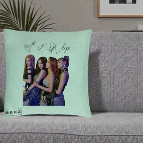 Perna Personalizata K-pop BLACKPINK Fotografie Grup Autografe Deasupra, 40x40 cm, Verde Menta, Husa Detasabila, Perna Inclusa, BEKZ®