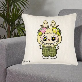 Perna Personalizata Labubu Galben cu Mere si Salopeta, 40x40 cm, Crem Reliefat, Husa Detasabila, Perna Inclusa, BEKZ®