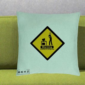 Perna Personalizata Warning Coding in Progress, 40x40 cm, Verde Menta, Husa Detasabila, Perna Inclusa, BEKZ®