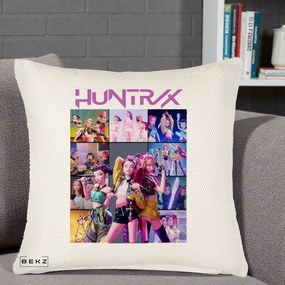 Perna Personalizata K-pop HUNTRX Colaj Animat Foto Grup, 40x40 cm, Crem Reliefat, Husa Detasabila, Perna Inclusa, BEKZ®