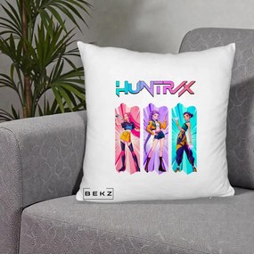 Perna Personalizata K-pop HUNTRX Trio cu Pisica in Benzi, 40x40 cm, Alb Pufos, Husa Detasabila, Perna Inclusa, BEKZ®
