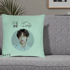 Perna Personalizata K-pop BTS V Taehyung Portret Cerc Autograf, 40x40 cm, Verde Menta, Husa Detasabila, Perna Inclusa, BEKZ®