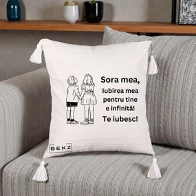 Cadou pentru Sora - Perna Personalizata Sora Mea Te Iubesc Copii Tinand Maini Line Art, 40x40 cm, Bej cu Franjuri, Husa Detasabila, Perna Inclusa, BEKZ®
