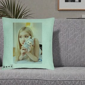 Perna Personalizata K-pop BLACKPINK Rose cu Papusa Iepure, 40x40 cm, Verde Menta, Husa Detasabila, Perna Inclusa, BEKZ®