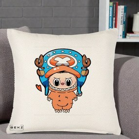 Perna Personalizata Labubu x Tony Tony Chopper, 40x40 cm, Crem Reliefat, Husa Detasabila, Perna Inclusa, BEKZ®