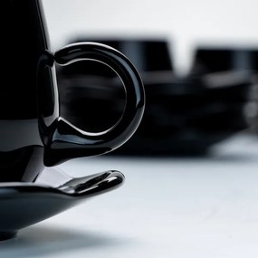 Serviciu negru de ceai