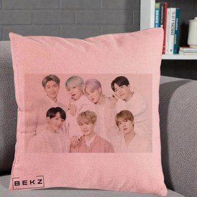 Perna Personalizata K-pop BTS Foto Grup Landscape Pastel, 40x40 cm, Roz, Husa Detasabila, Perna Inclusa, BEKZ®