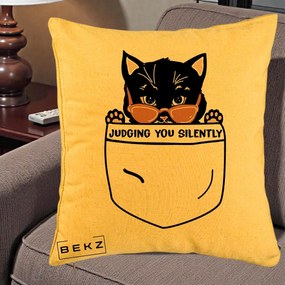 Perna Decorativa Judging You Silently Pisica Buzunar, 40x40 cm, Galben, Husa Detasabila, Perna Inclusa, BEKZ®