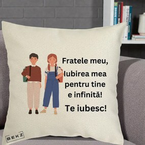Cadou pentru Frate - Perna Personalizata Fratele Meu Te Iubesc Elevi Ilustratie Colorata, 40x40 cm, Ecru, Husa Detasabila, Perna Inclusa, BEKZ®
