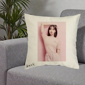 Perna Personalizata K-pop BLACKPINK Lisa Roz, 40x40 cm, Ecru, Husa Detasabila, Perna Inclusa, BEKZ®