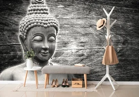 Tapet autoadeziv statuie Budha pe fundalul din lemn în alb-negru