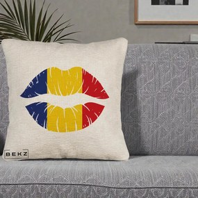 Perna Personalizata Buze Tricolor Romania, 40x40 cm, Bej Canapea, Husa Detasabila, Perna Inclusa, BEKZ®