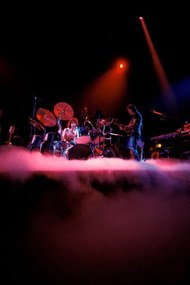 Fotografie February 1977: concert of rock band Pink Floyd at the Paris Pavilion: Nick Mason drummer and bassist Roger Waters.