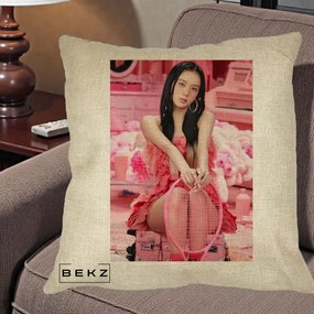 Perna Personalizata K-pop BLACKPINK Jisoo Pink Room, 40x40 cm, Crem, Husa Detasabila, Perna Inclusa, BEKZ®