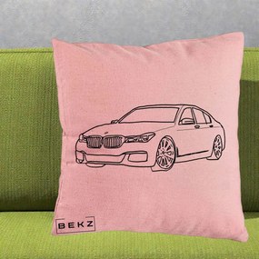 Perna Personalizata BMW Seria 7 Linie Minimalista, 40x40 cm, Roz, Husa Detasabila, Perna Inclusa, BEKZ®